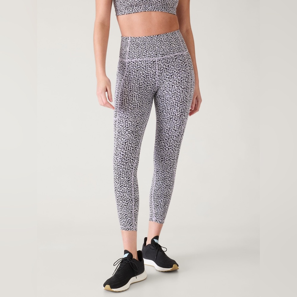 Athleta - Ultimate Stash H/R Textured 7/ Legging - Size M/P